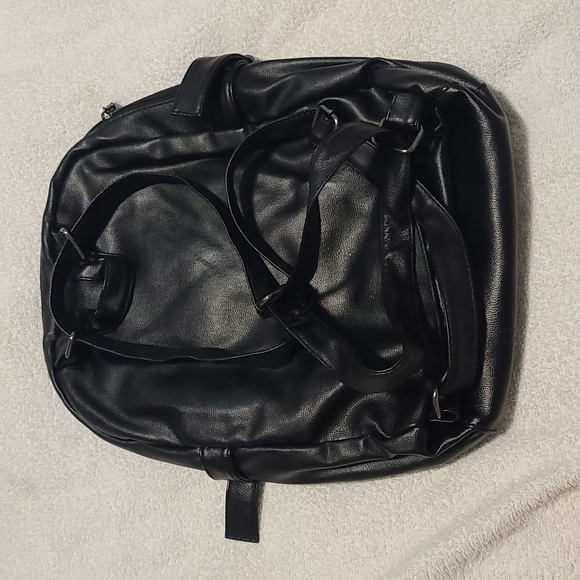 Backpack - Picture 2 of 4